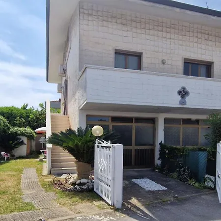 Garden House With Private Parking - Belcantovillas Holiday home